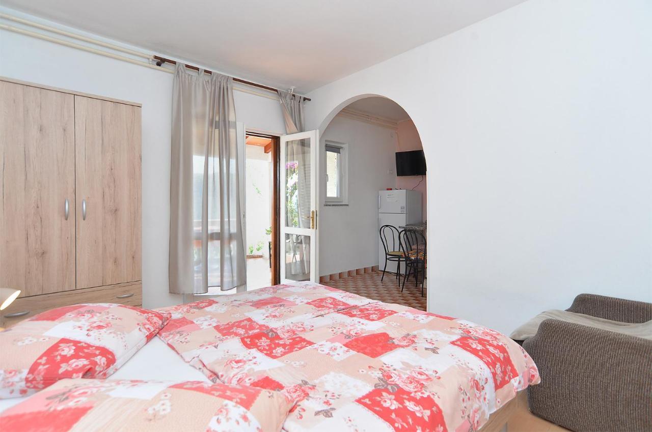 Apartments Plominska 938 라벡 외부 사진