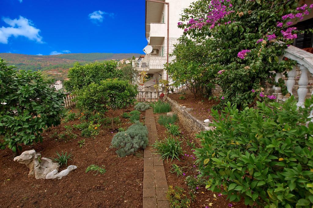 Apartments Plominska 938 라벡 외부 사진
